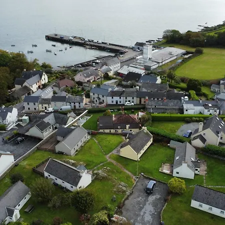 Number 6 Bank House Holiday home Schull
