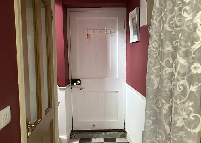 Number 6 Bank House * Schull